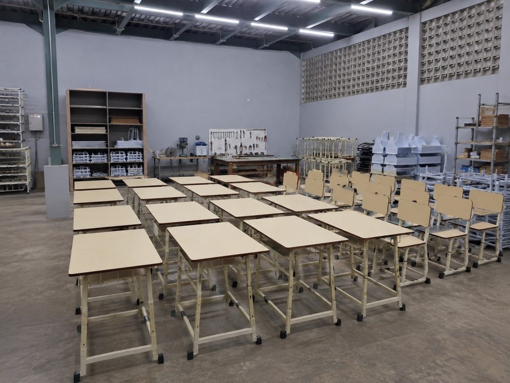 Proses Produksi Meja Sekolah yang Mengutamakan Kualitas
